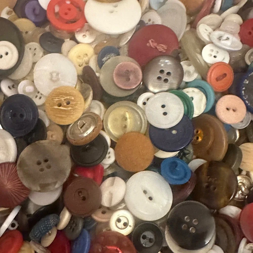 Bulk Lot 2lb 11oz Assorted Sewing Buttons Vintage Modern Mixed Colors Crafts DIY